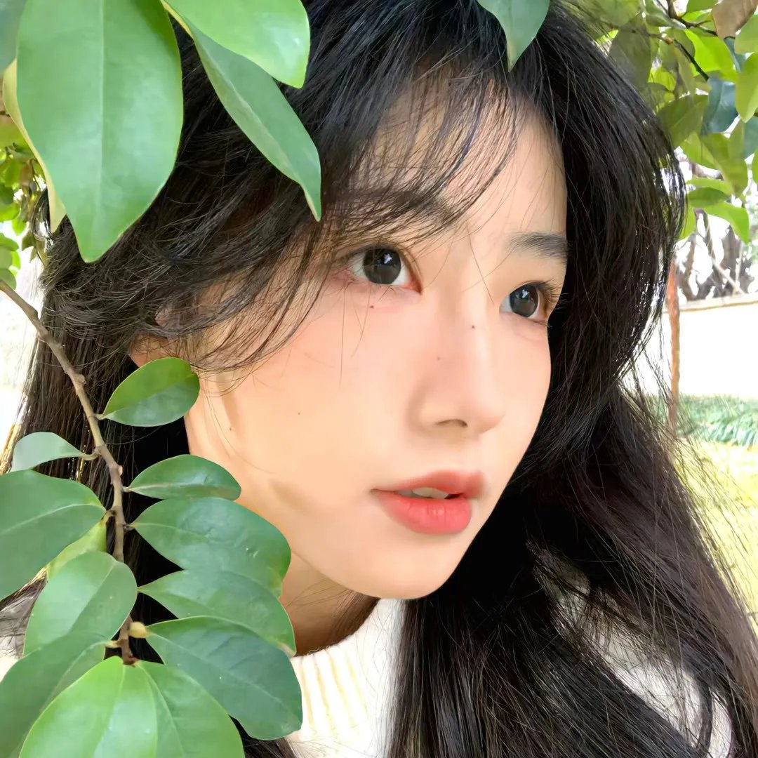 他很怪，他是我爸爸